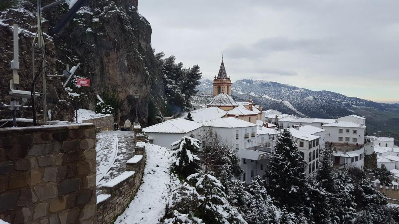 Los Estribos Guest House Захара де ла Сиера Екстериор снимка